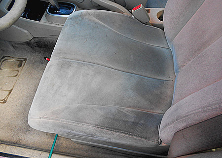 Curatat tapiterie scaune auto