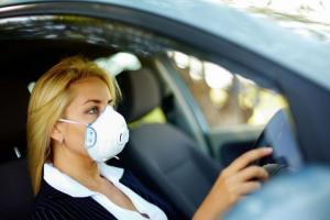 Cum eliminam mirosurile neplacute si petele din tapiteria auto?