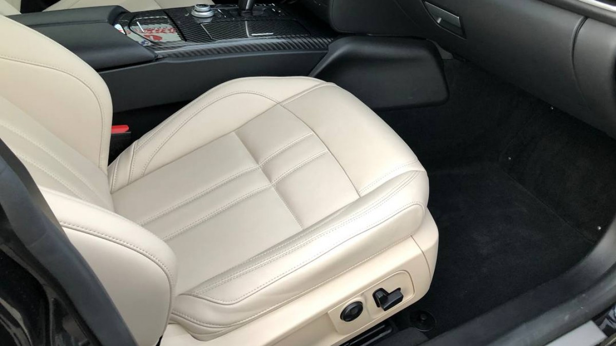 Interior auto piele